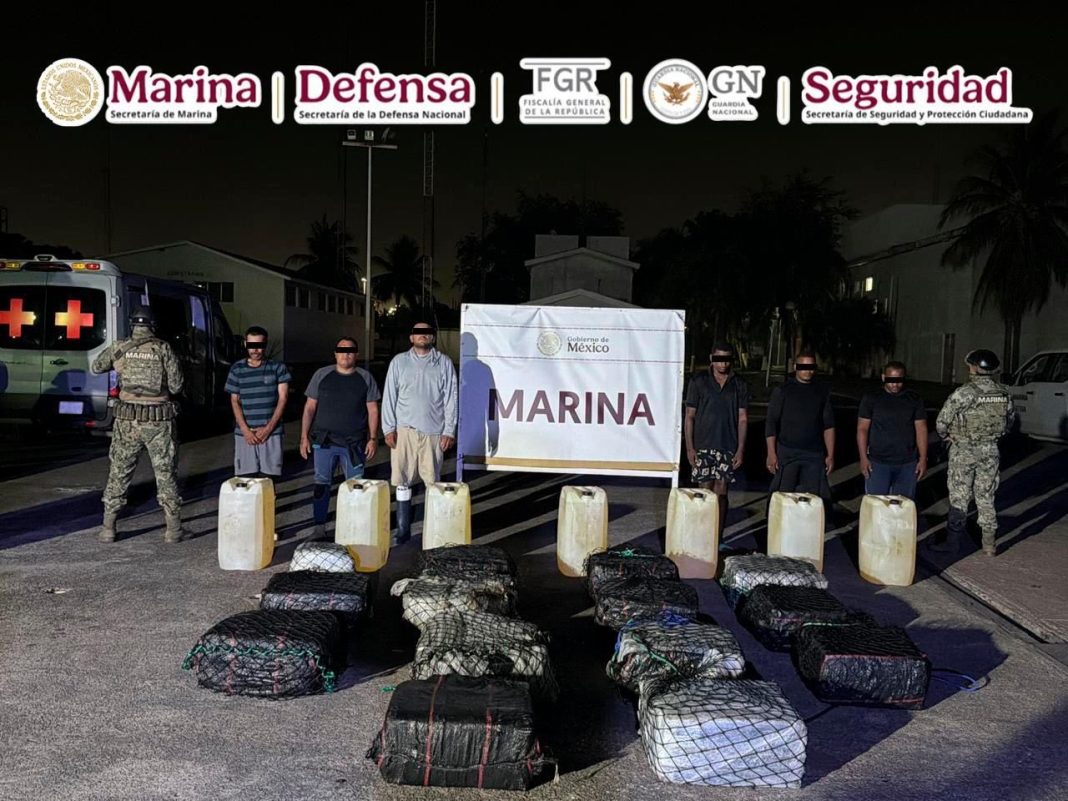 La Secretaría de Marina aseguró 650 kg de cocaína en Michoacán; hay seis detenidos.